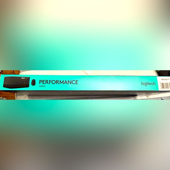 New, still in box Logitech MK850 Wireless Keyboard & Mouse - Picture 2 of 4